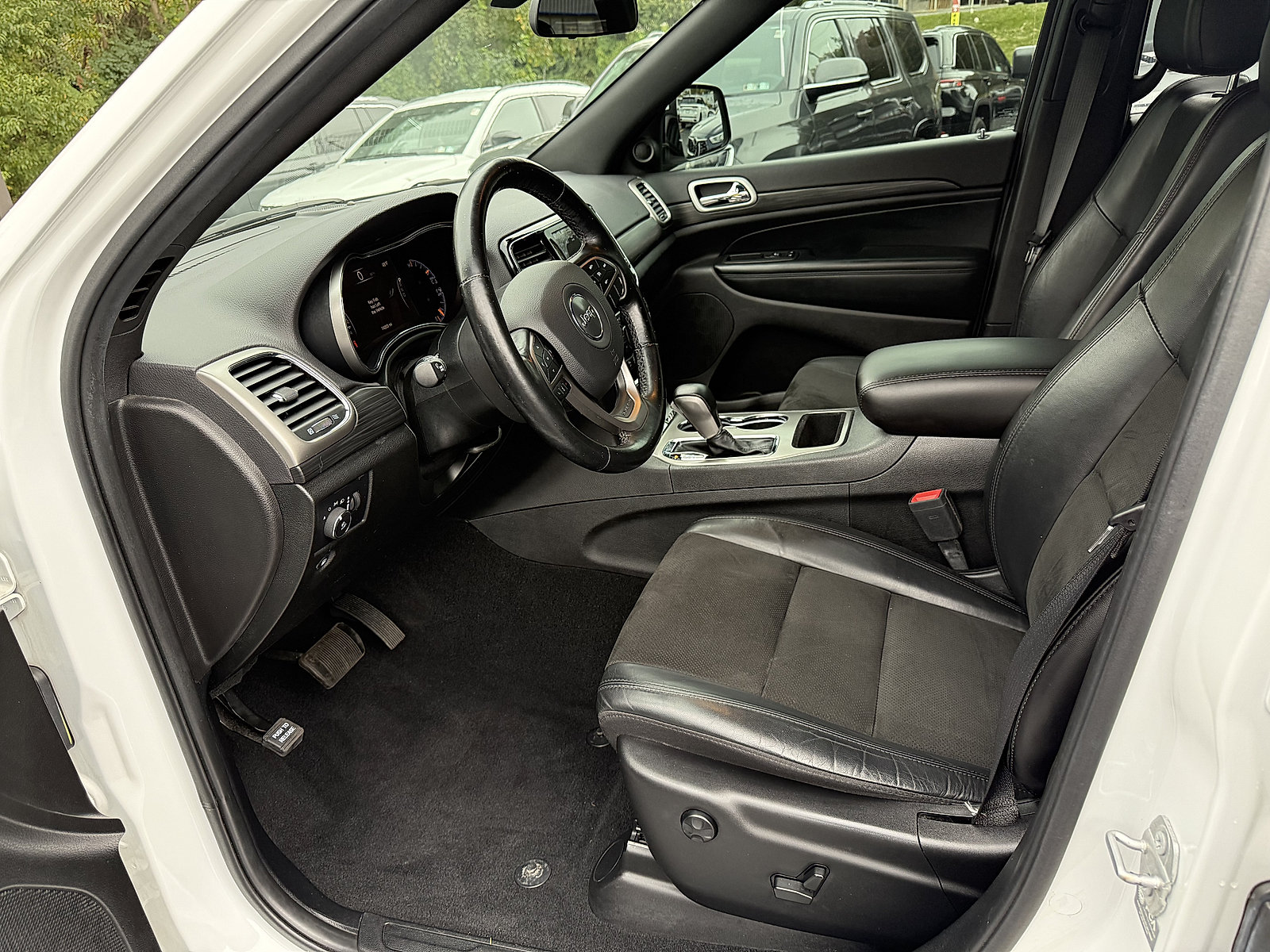 Certified 2021 Jeep Grand Cherokee Laredo X AWD/4WD image 11