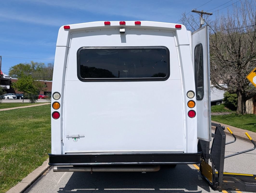 Used 2007 Ford E-450 and Econoline 450 RWD image 12