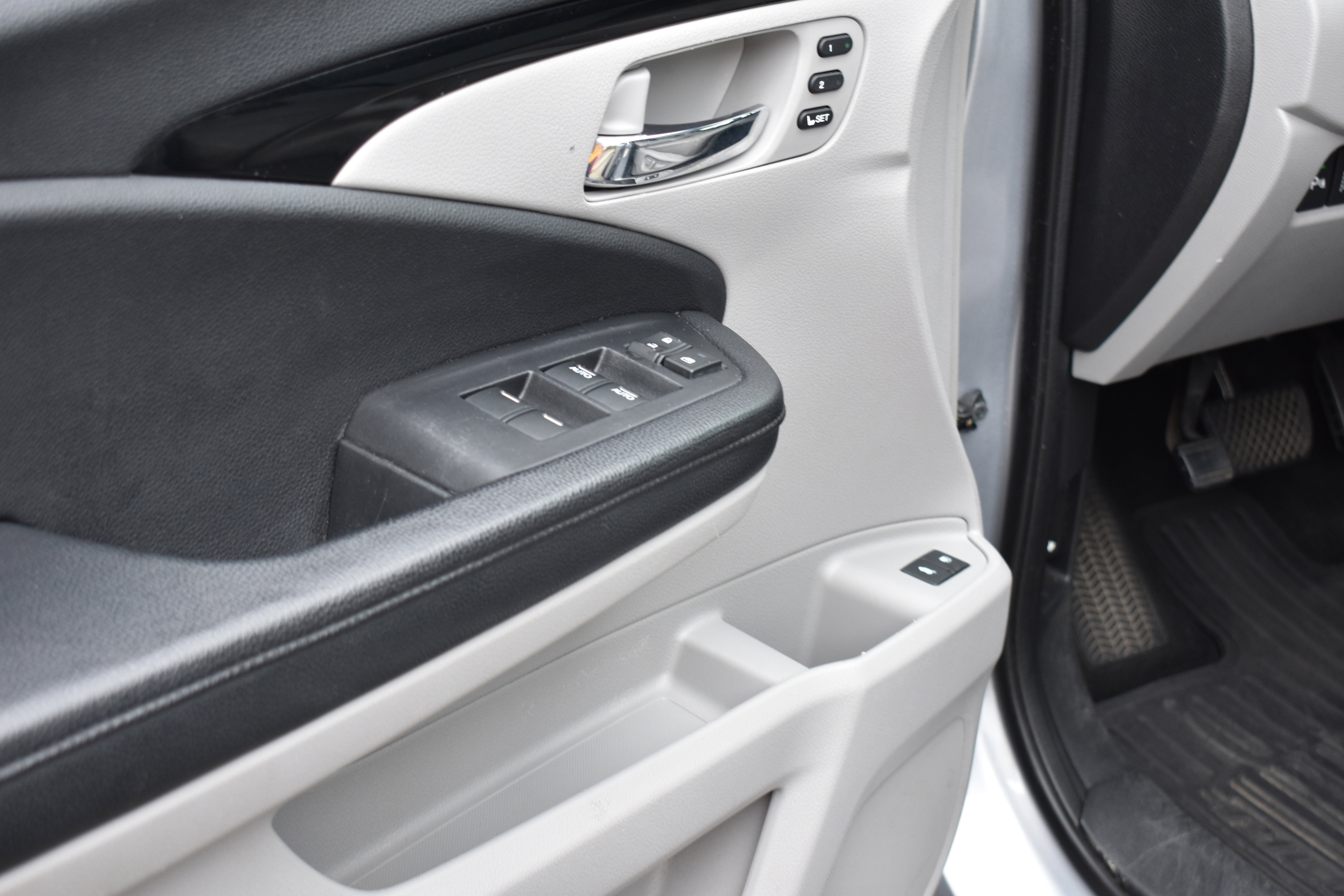 Certified 2018 Honda Pilot Touring image 27