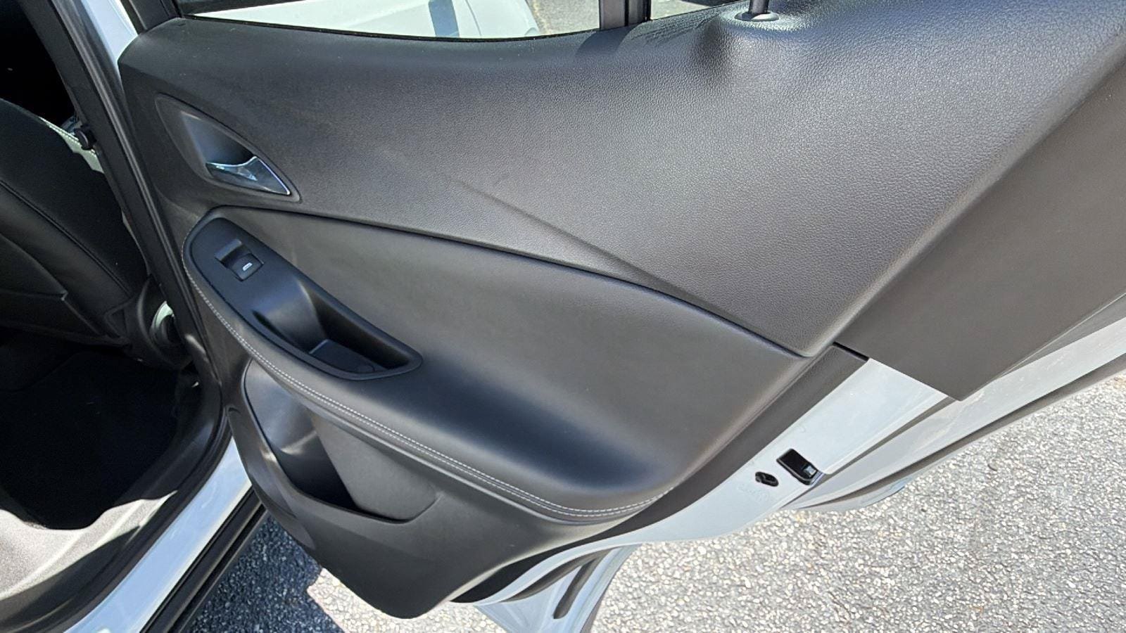 Used 2022 Buick Encore GX Essence FWD image 16
