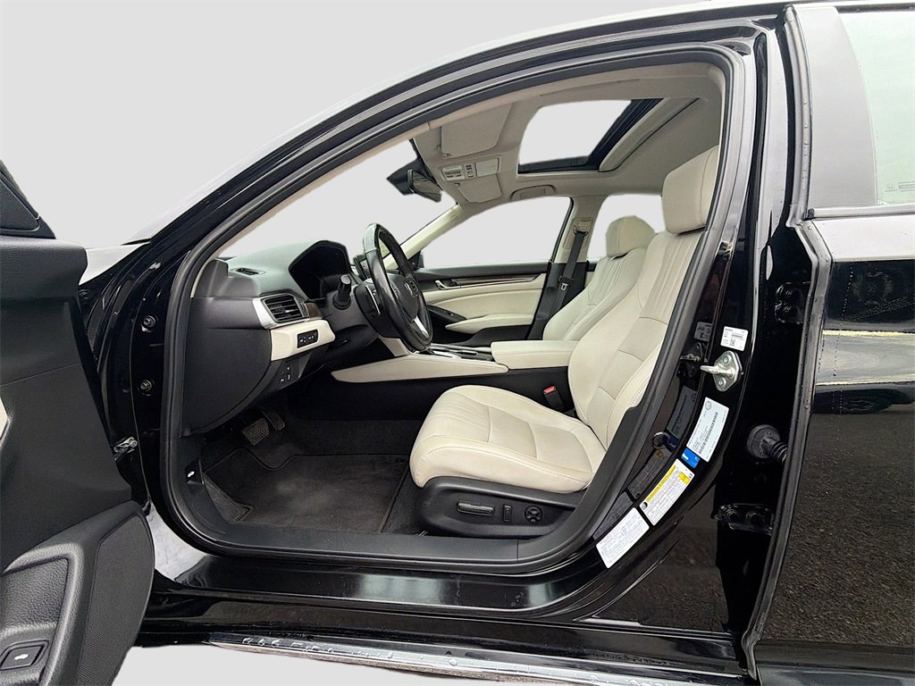 Used 2018 Honda Accord Touring image 22