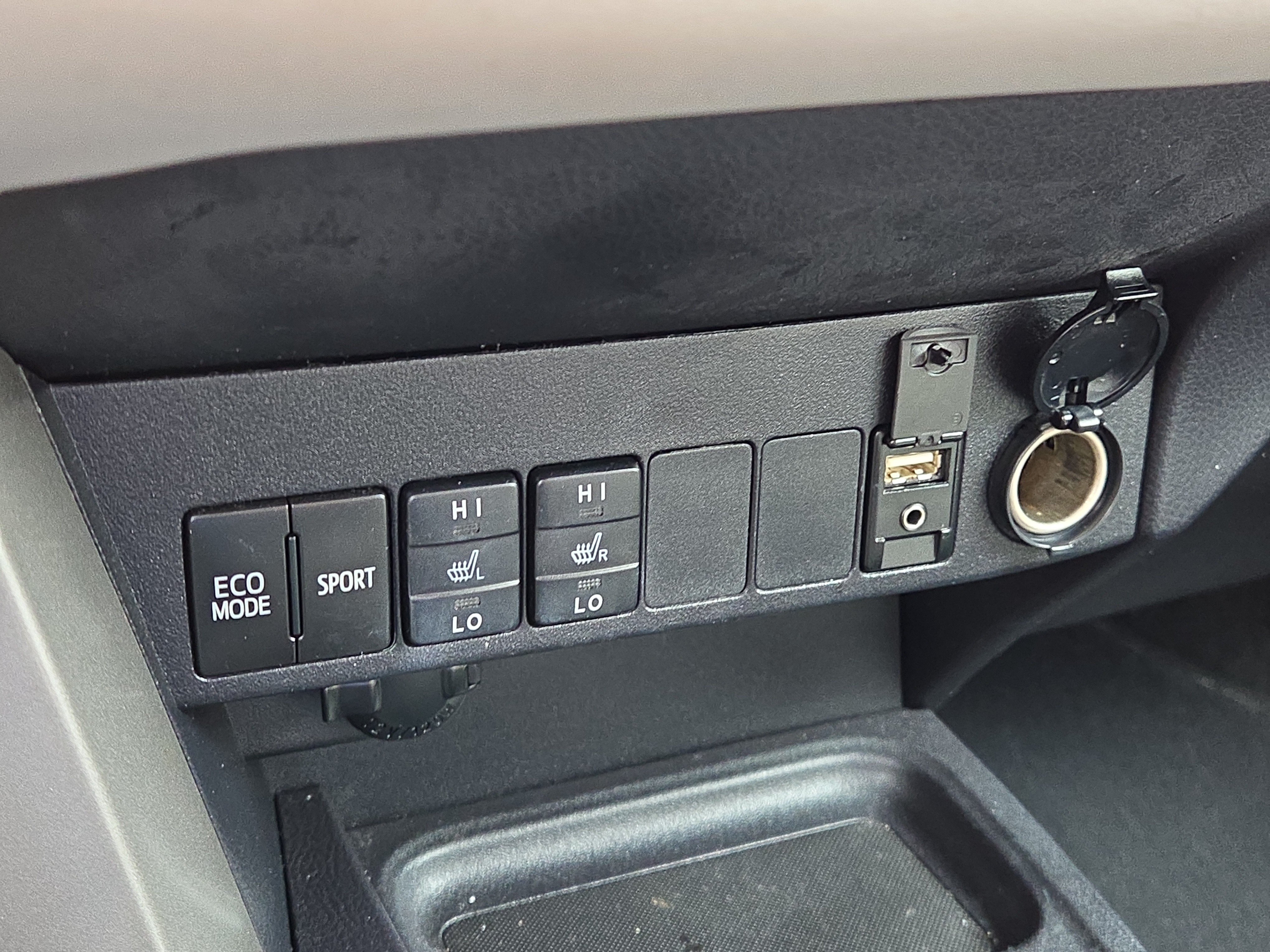 Used 2018 Toyota RAV4 Platinum AWD/4WD image 25
