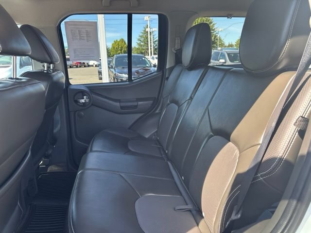 Used 2015 Nissan Xterra PRO-4X w/ Pro-4x Leather Package AWD/4WD image 28