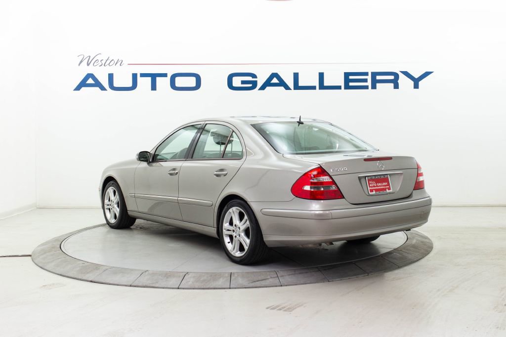 Used 2005 Mercedes-Benz E 500 Sedan w/ Lighting Pkg image 3