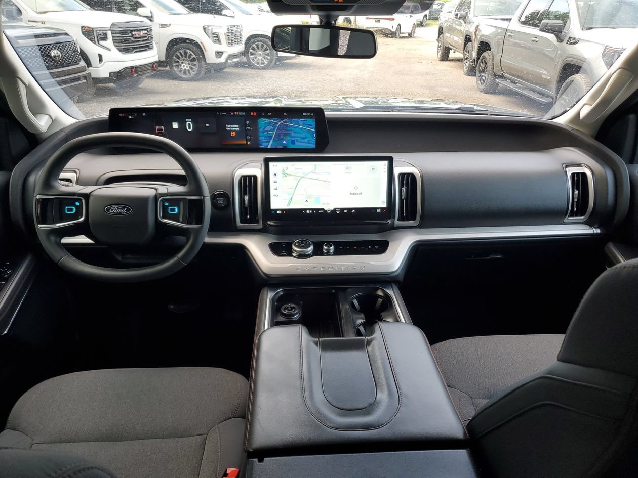 Used 2025 Ford Expedition Max Active RWD image 13
