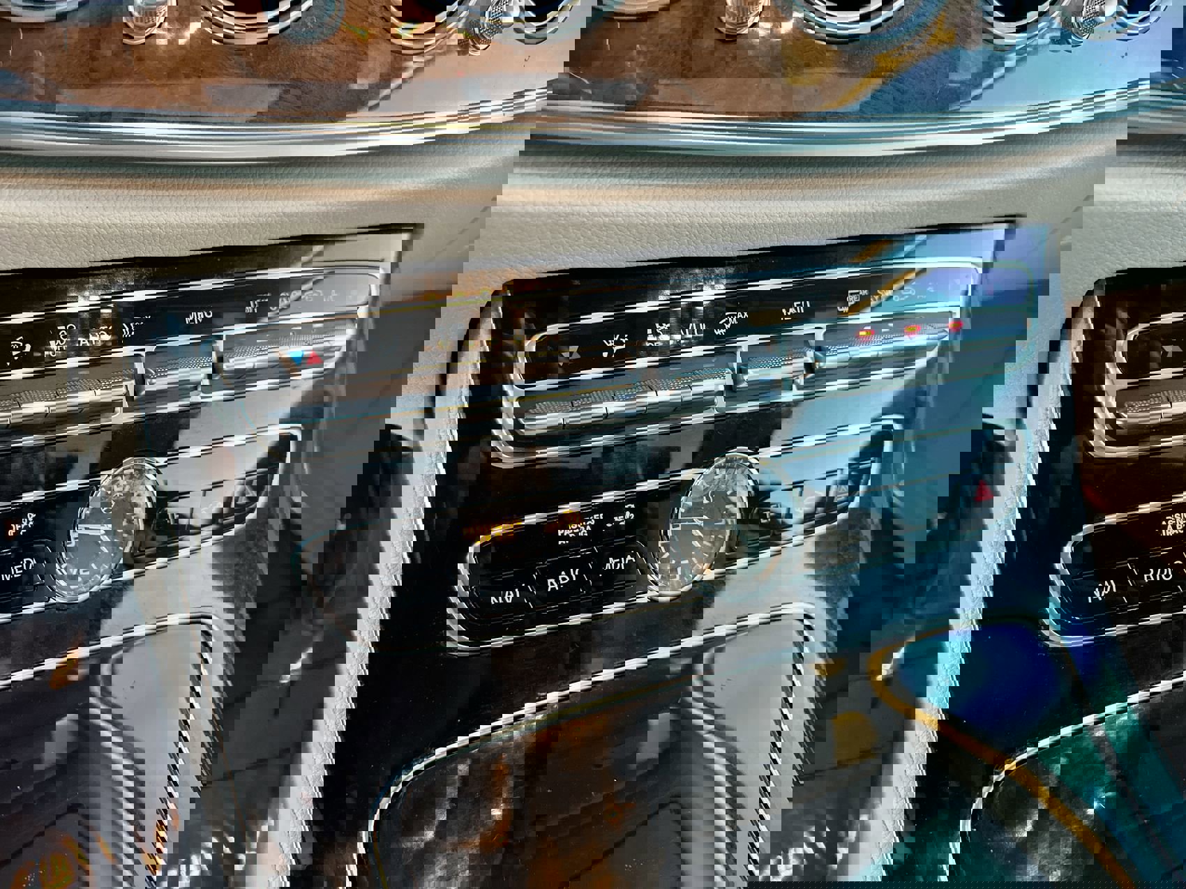 Used 2018 Mercedes-Benz E 300 4MATIC image 19