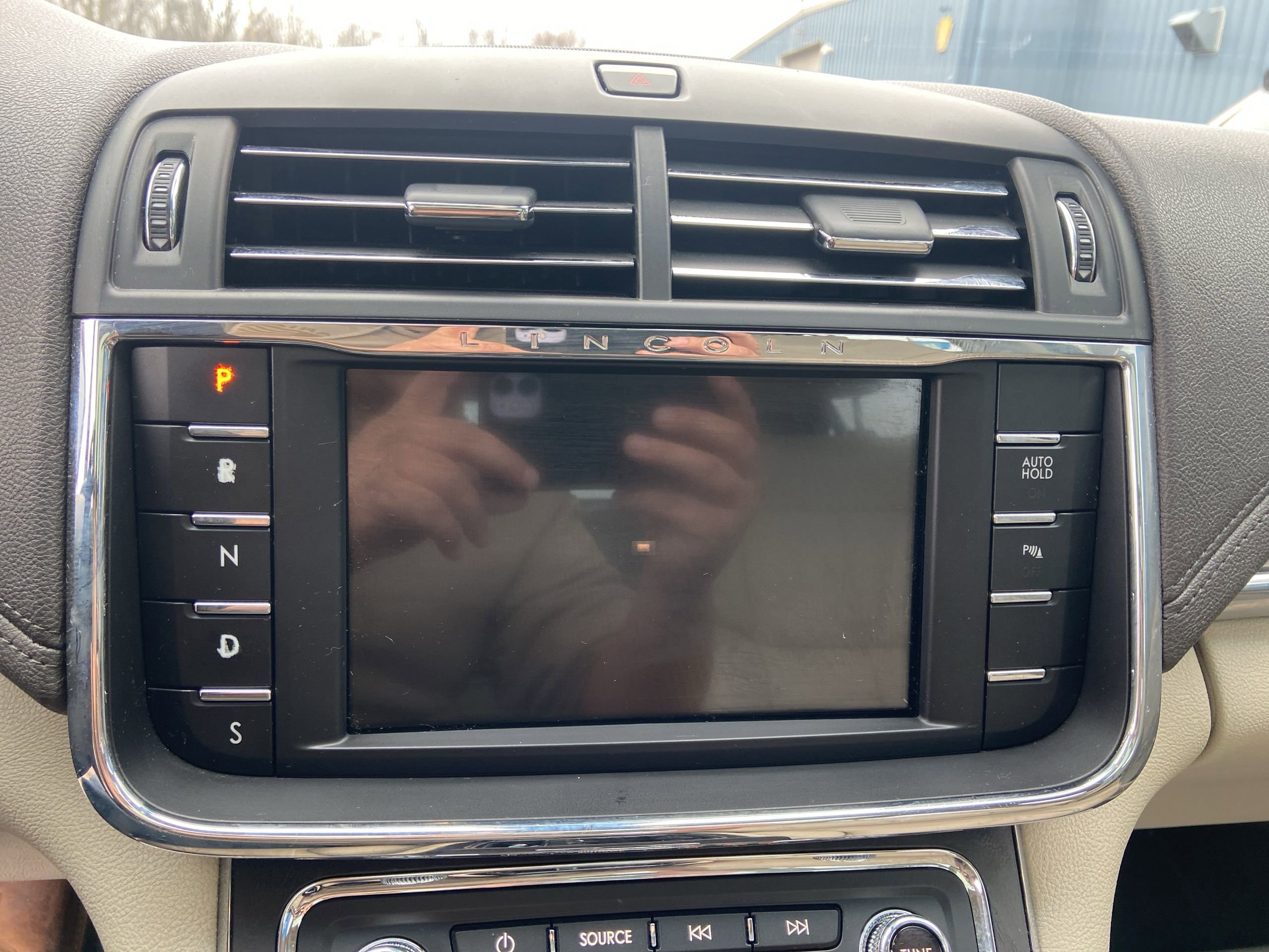 Used 2017 Lincoln Continental Select w/ Continental Climate Package image 24