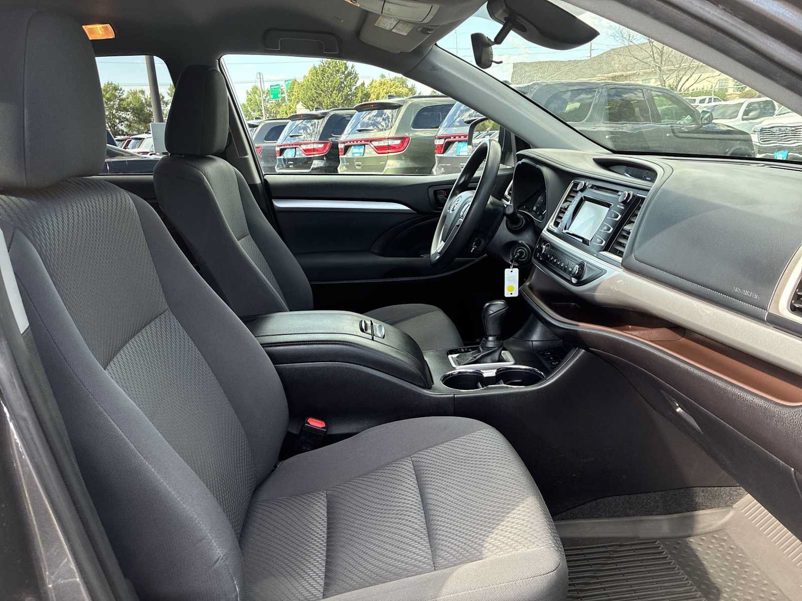 Used 2019 Toyota Highlander LE AWD/4WD image 19