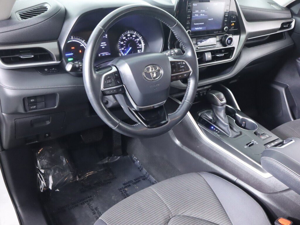 Used 2021 Toyota Highlander LE image 9