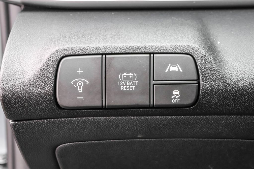 Certified 2021 Hyundai Elantra Limited w/ Cargo Package image 19