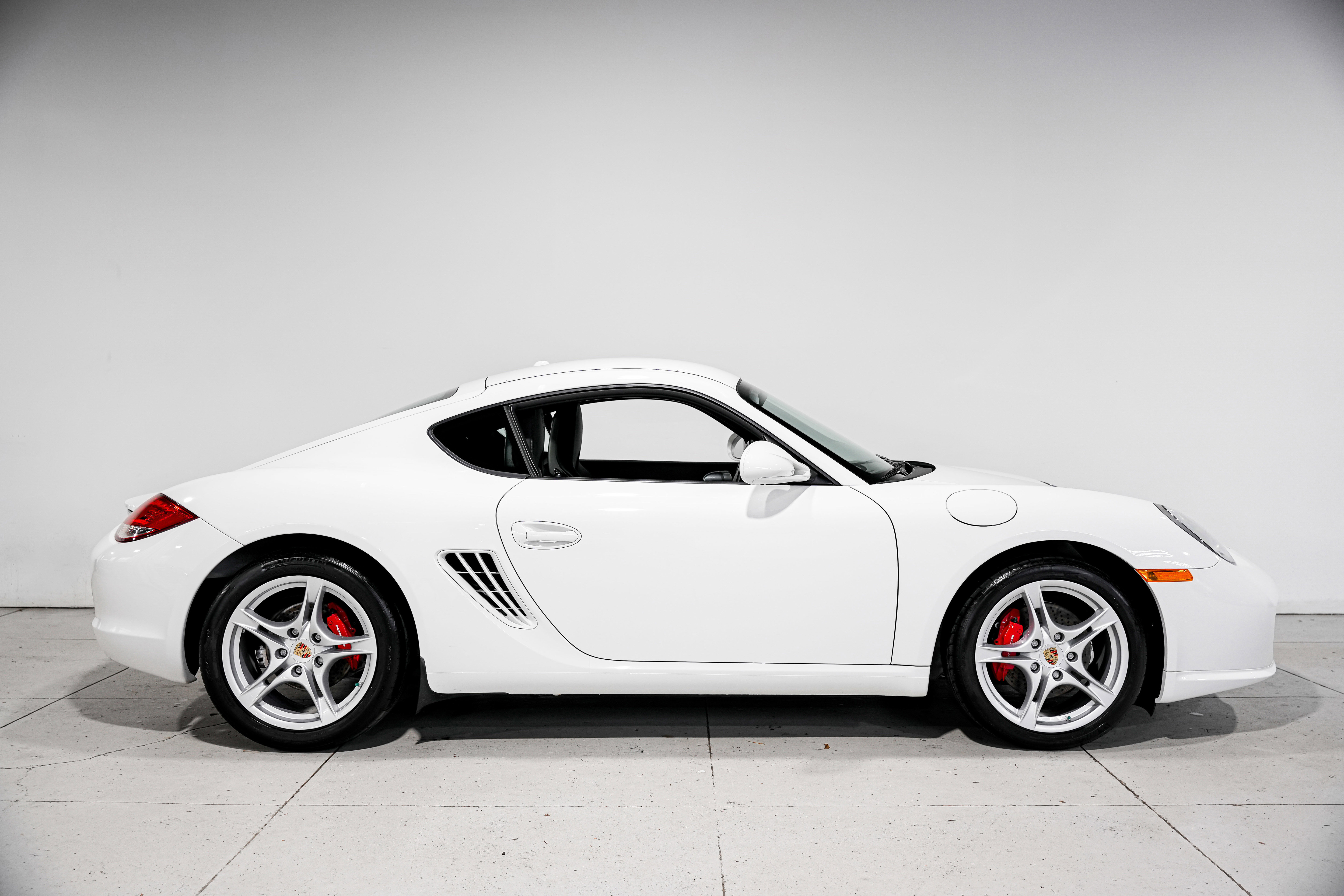 Used 2011 Porsche Cayman S image 3