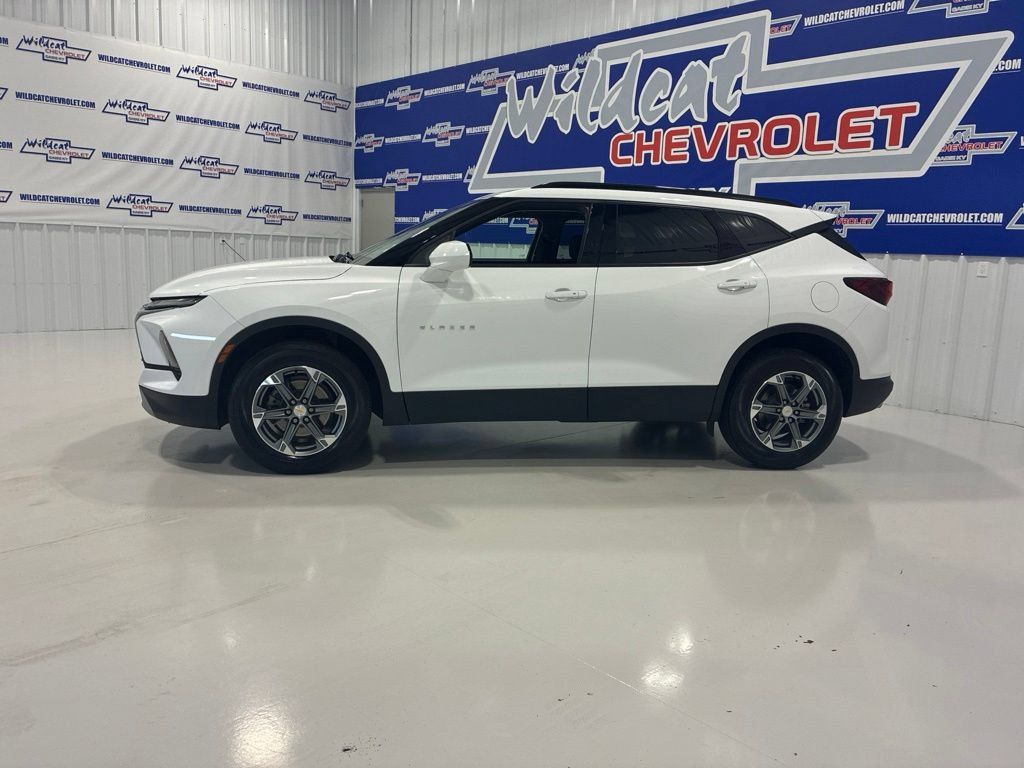 Used 2024 Chevrolet Blazer LT w/ Convenience Package FWD image 3