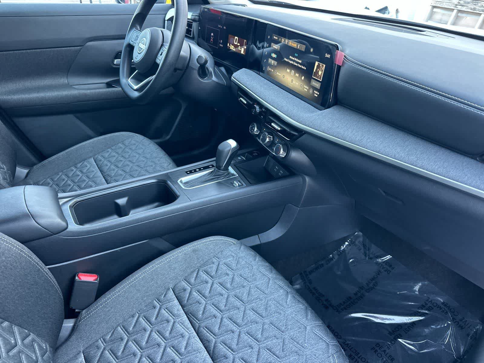 Used 2025 Nissan Kicks SV FWD image 17
