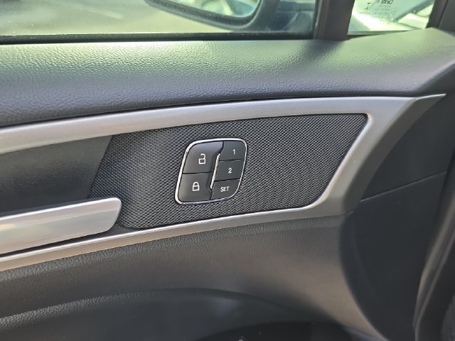 Used 2019 Ford Fusion SEL FWD image 19