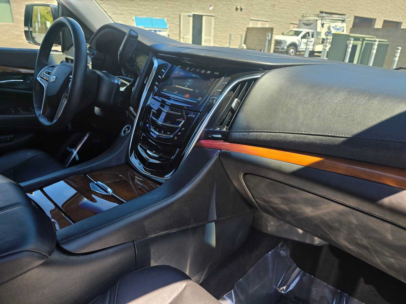 Used 2017 Cadillac Escalade Premium Luxury AWD/4WD image 11