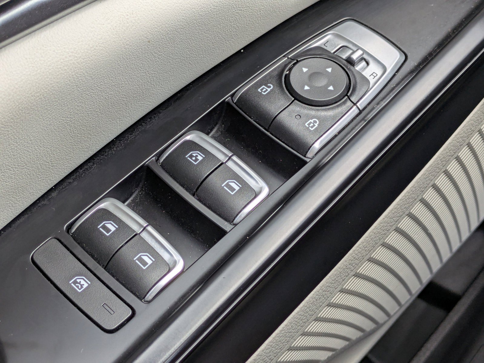 Certified 2024 Kia Carnival LX FWD image 18