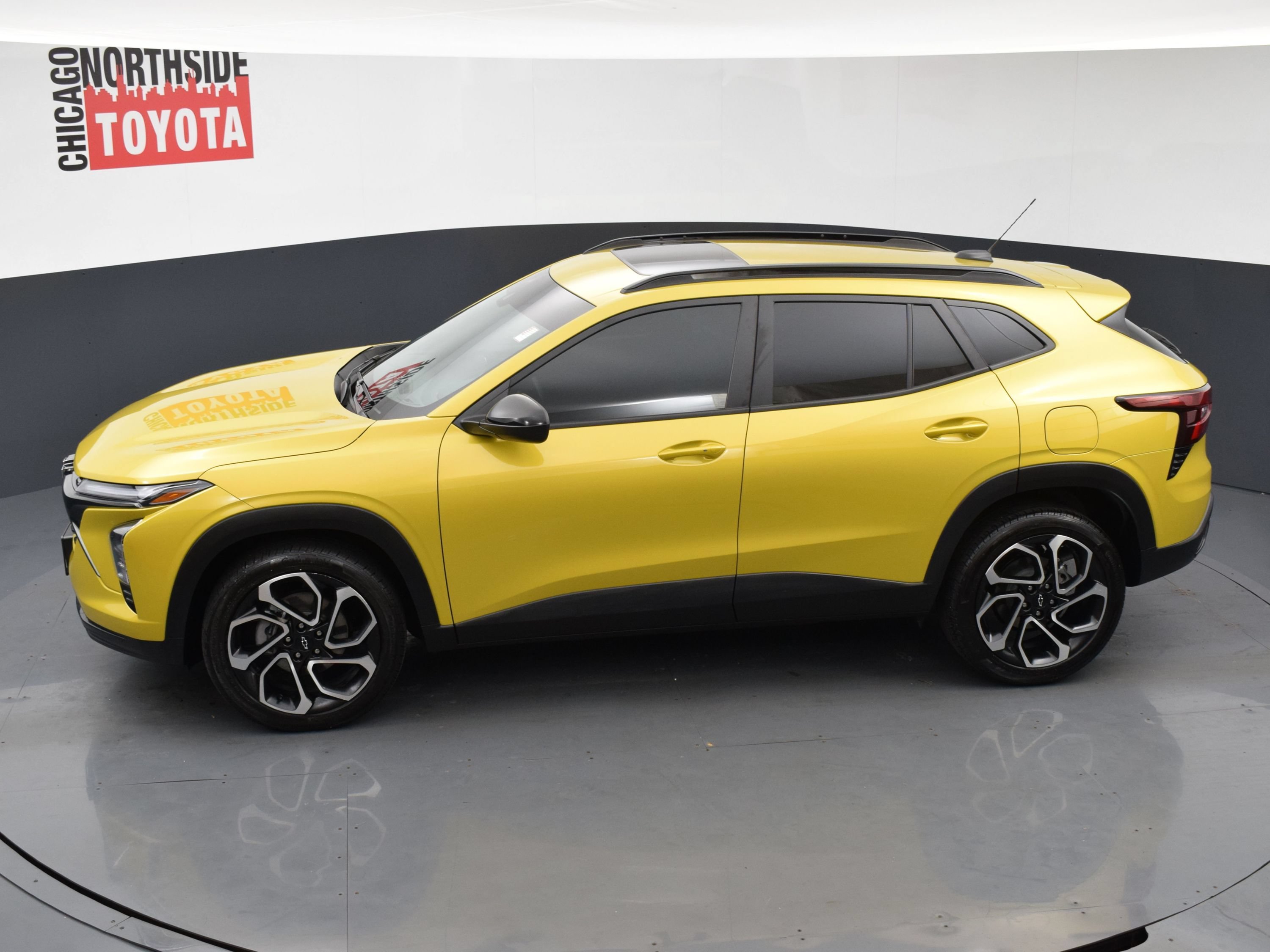 Used 2024 Chevrolet Trax RS w/ Sunroof Package FWD image 21