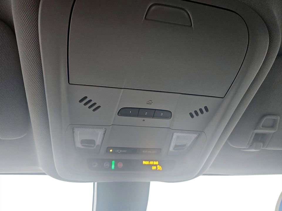 Used 2024 GMC Terrain SLT image 28