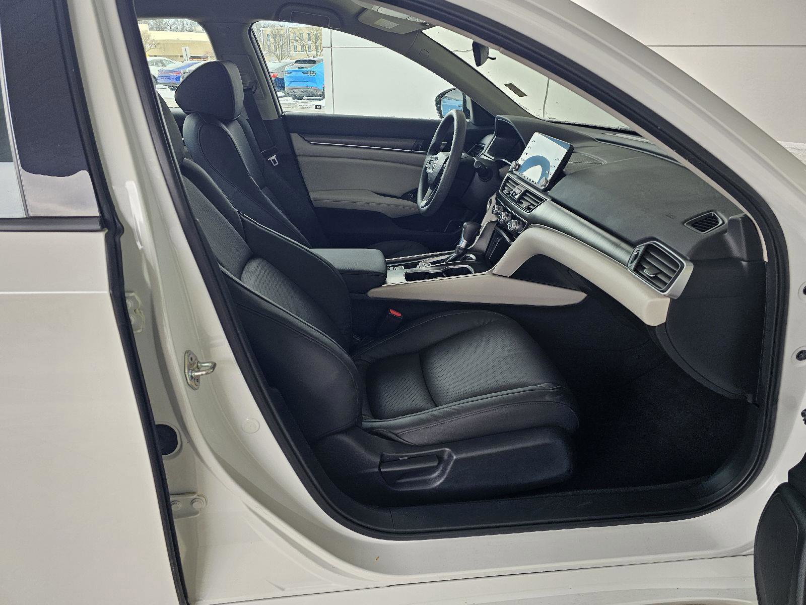 Used 2018 Honda Accord LX image 12