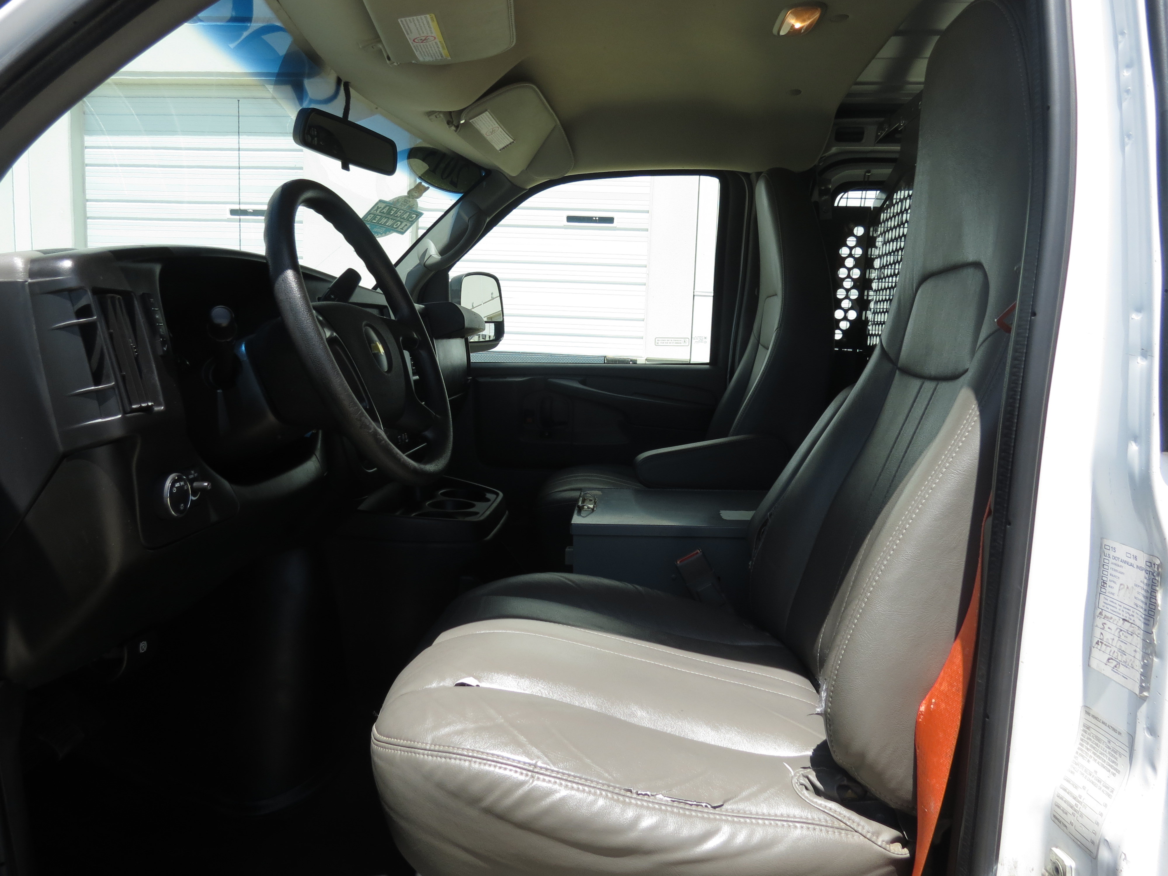 Used 2015 Chevrolet Express 2500 RWD image 23