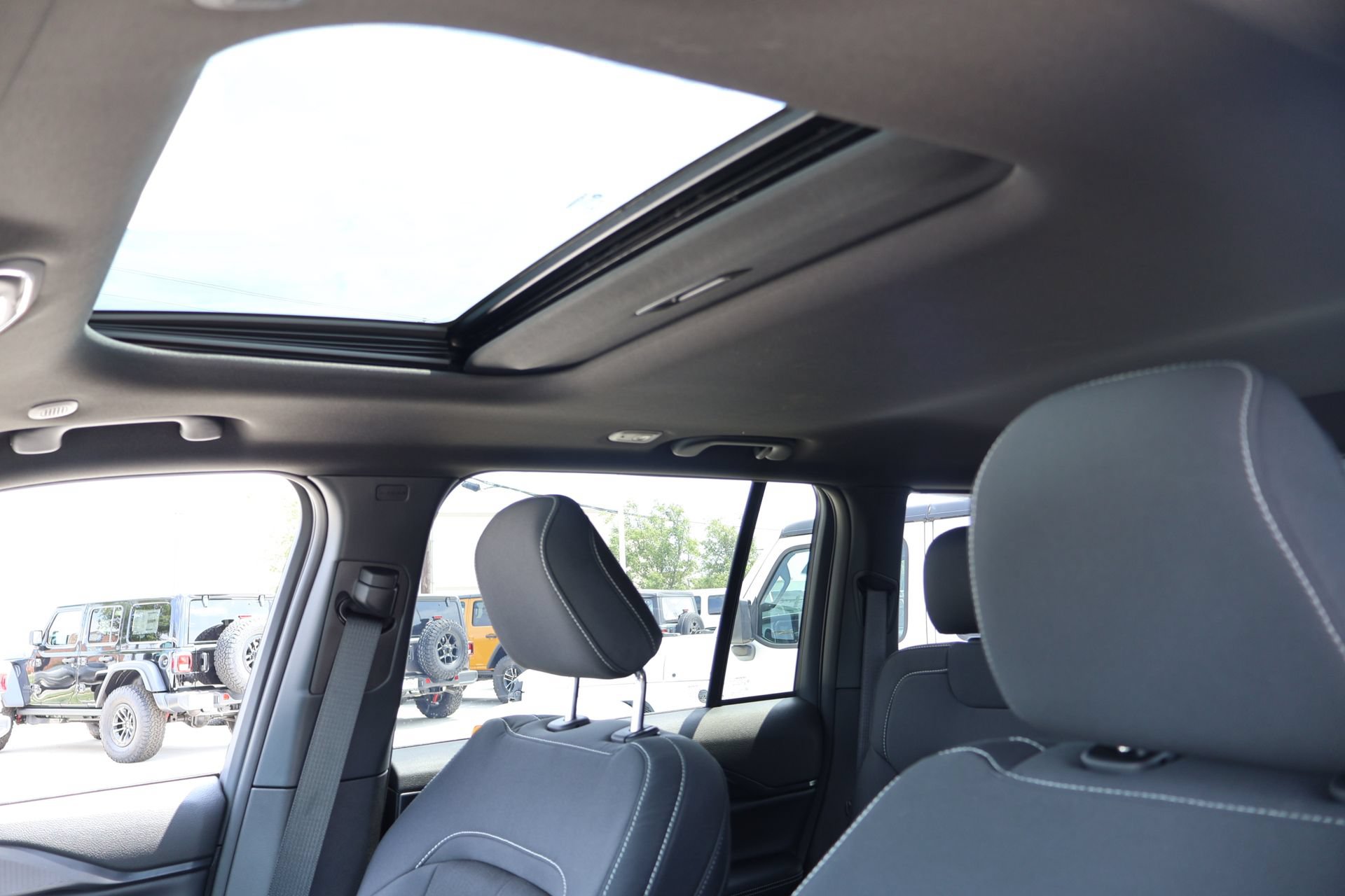 New 2026 Jeep Grand Cherokee Laredo X AWD/4WD image 15