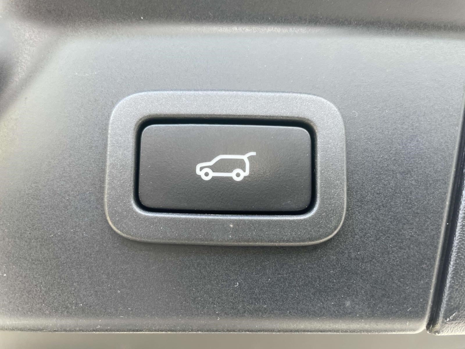 Used 2020 Land Rover Range Rover Velar S AWD/4WD image 9