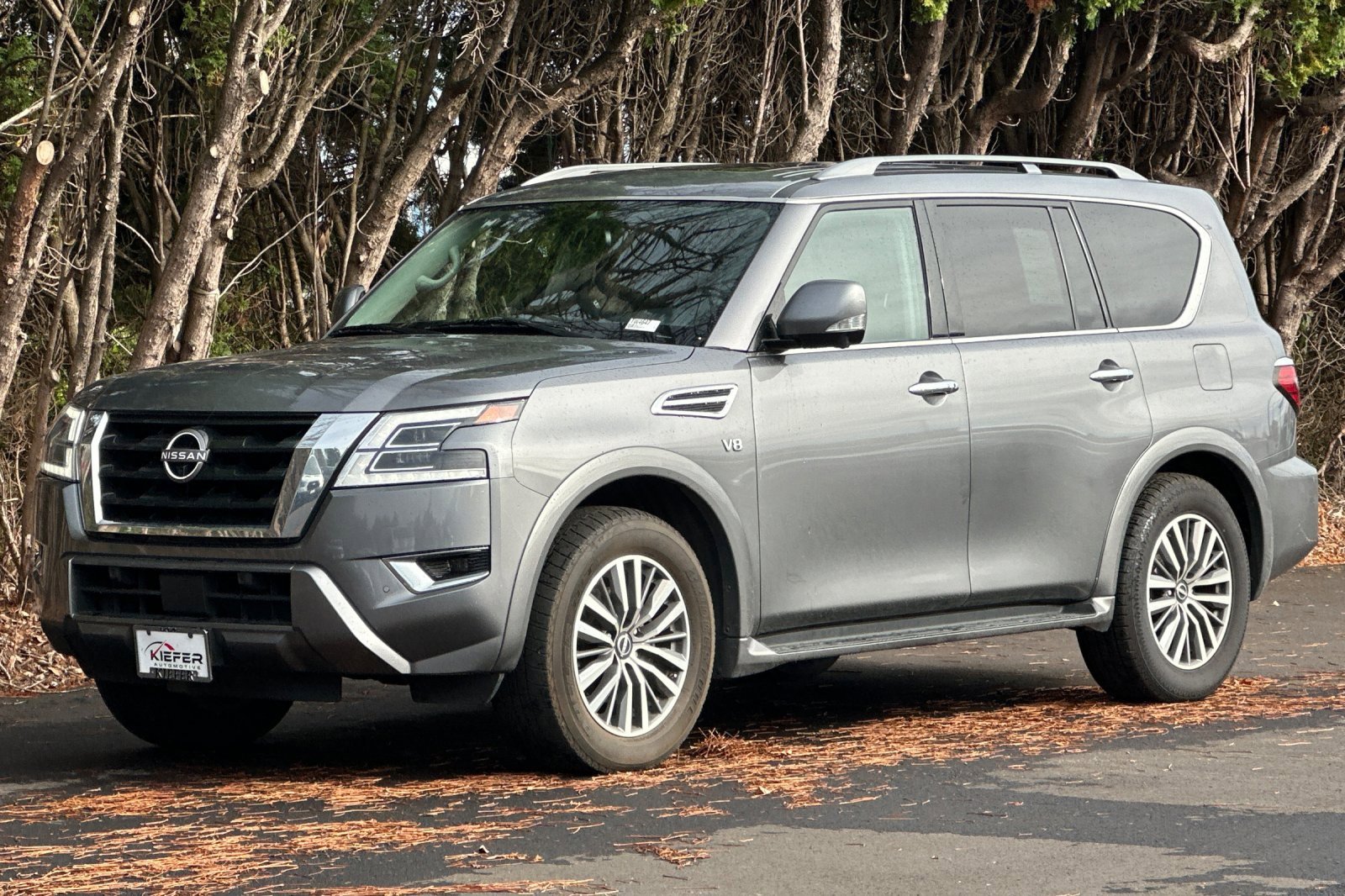 Used 2022 Nissan Armada SL w/ Captain's Chairs Package image 8