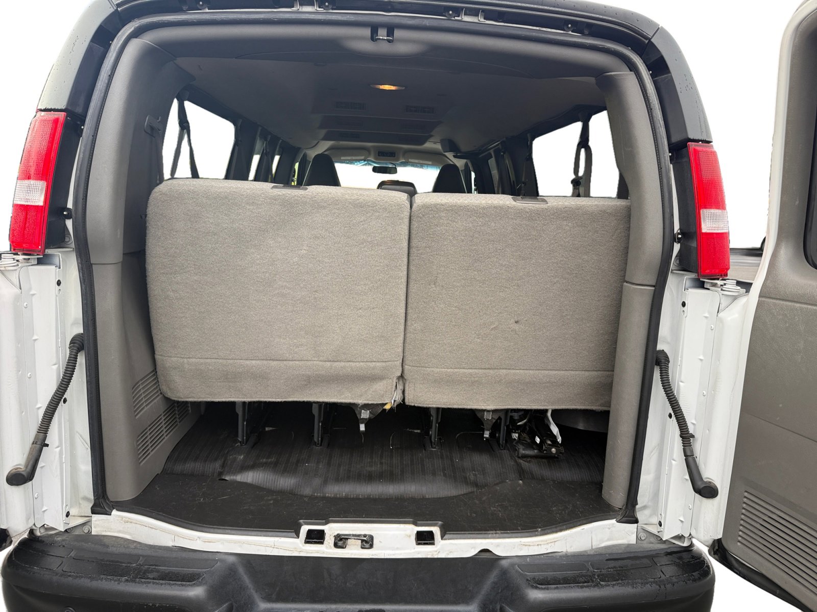 Used 2023 Chevrolet Express 3500 LS image 17