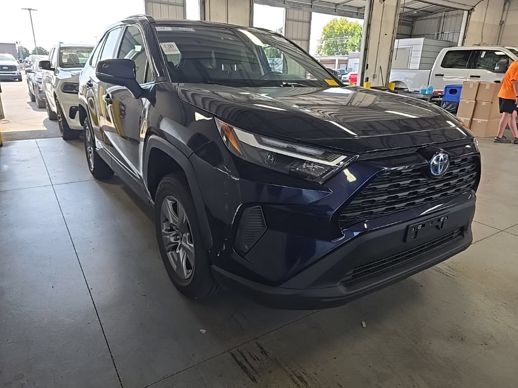 Used 2022 Toyota RAV4 XLE AWD/4WD image 1