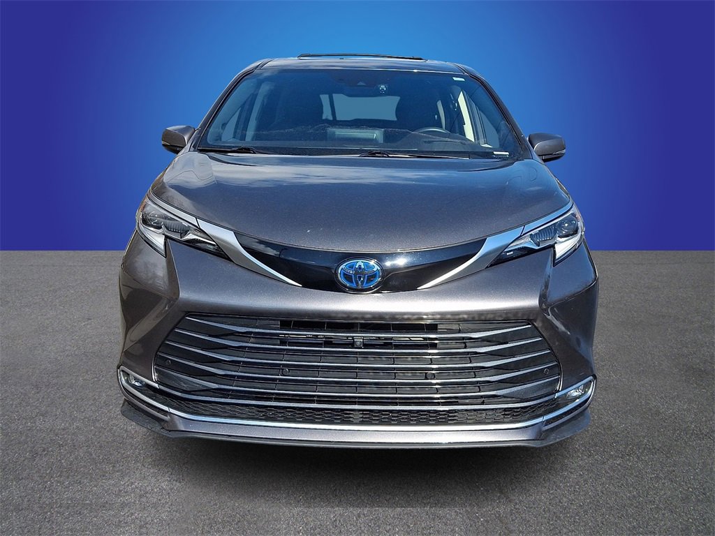 Used 2023 Toyota Sienna Platinum video 2