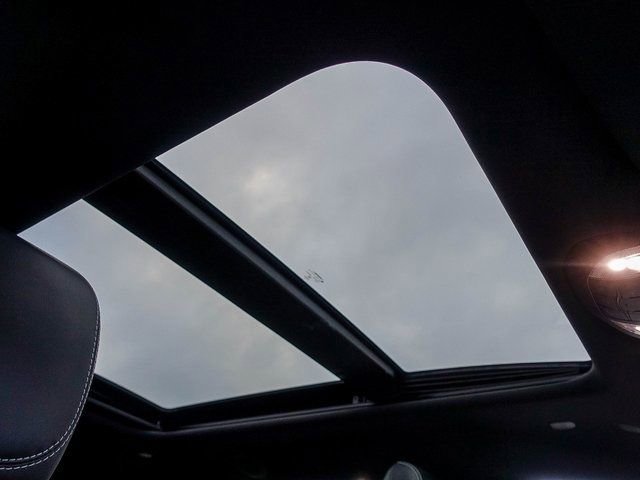 Used 2023 Chrysler Pacifica Limited w/ S Appearance Package image 3