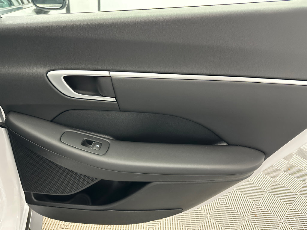 Certified 2025 Hyundai Sonata SEL FWD image 17