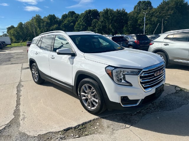 Used 2024 GMC Terrain SLT AWD/4WD image 18