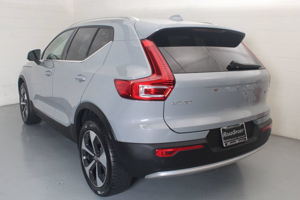 Used 2025 Volvo XC40 B5 Plus AWD/4WD image 2