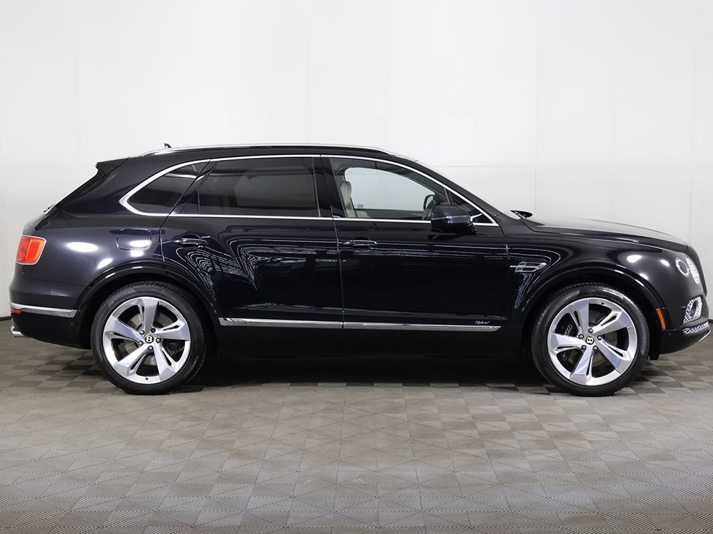 Used 2020 Bentley Bentayga Plug-In Hybrid AWD/4WD image 24
