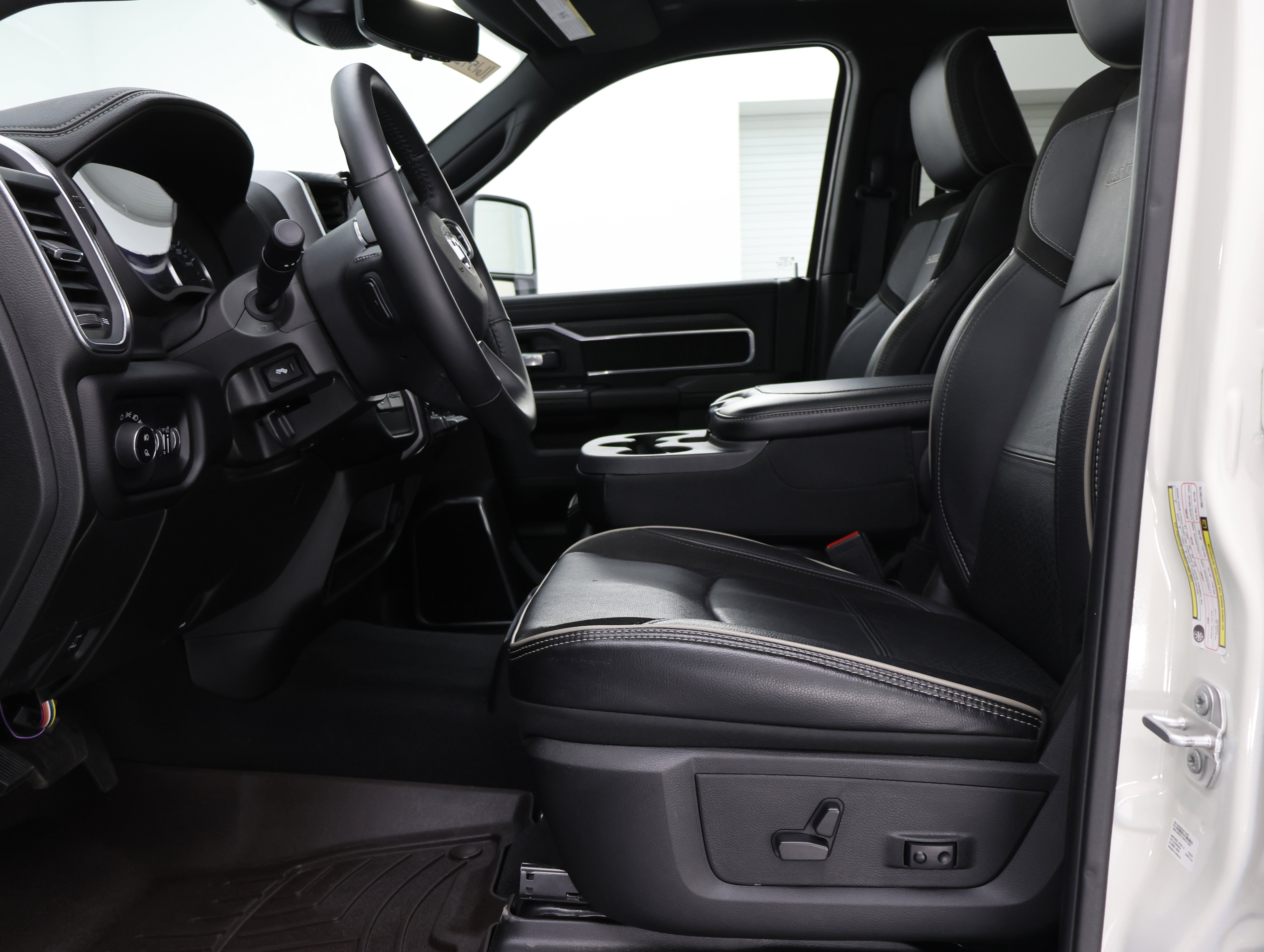 Used 2024 RAM 2500 Laramie w/ Night Edition image 8