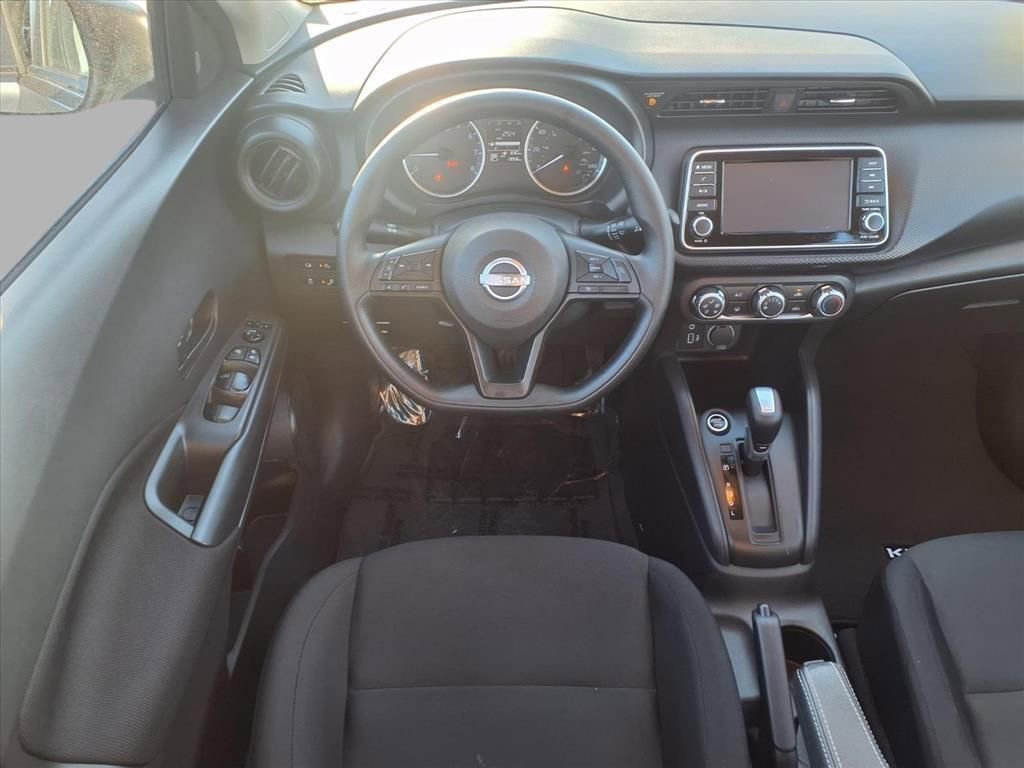 Used 2025 Nissan Kicks Play S image 4