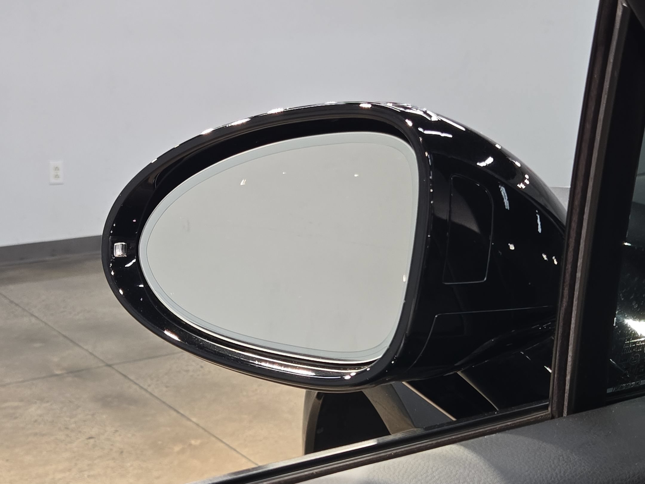 Used 2024 Porsche Macan AWD/4WD image 22