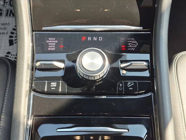 Used 2023 Jeep Grand Cherokee Overland w/ Luxury Tech Group IV AWD/4WD image 12