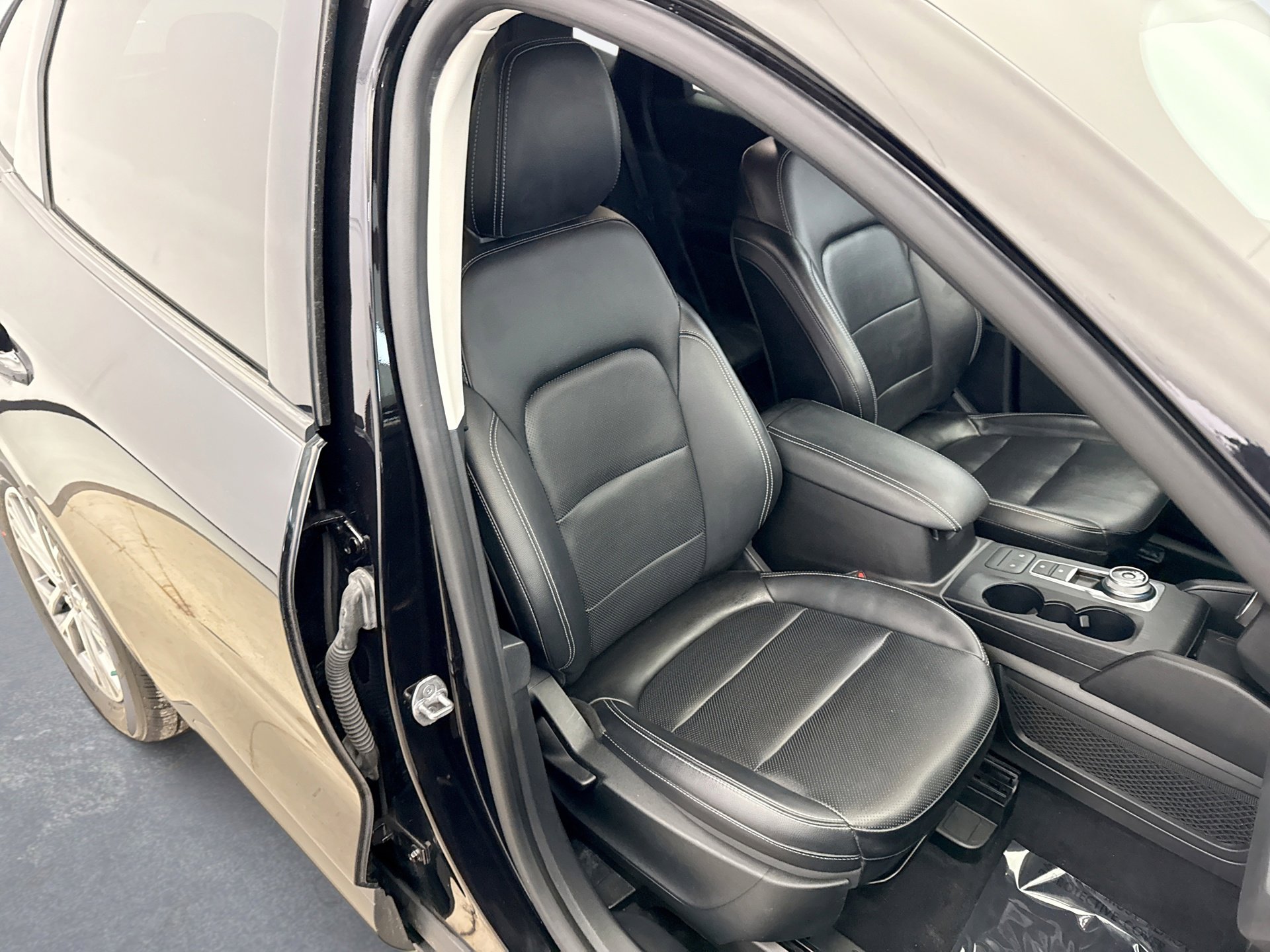 Used 2022 Ford Escape SEL w/ Technology Package image 16