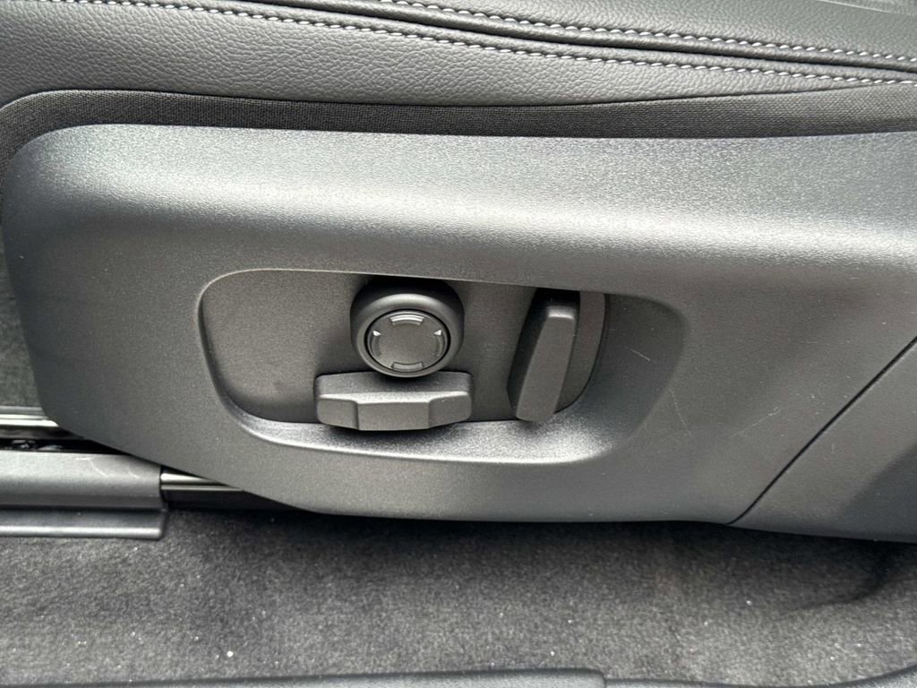 New 2026 Land Rover Discovery Sport Landmark image 30