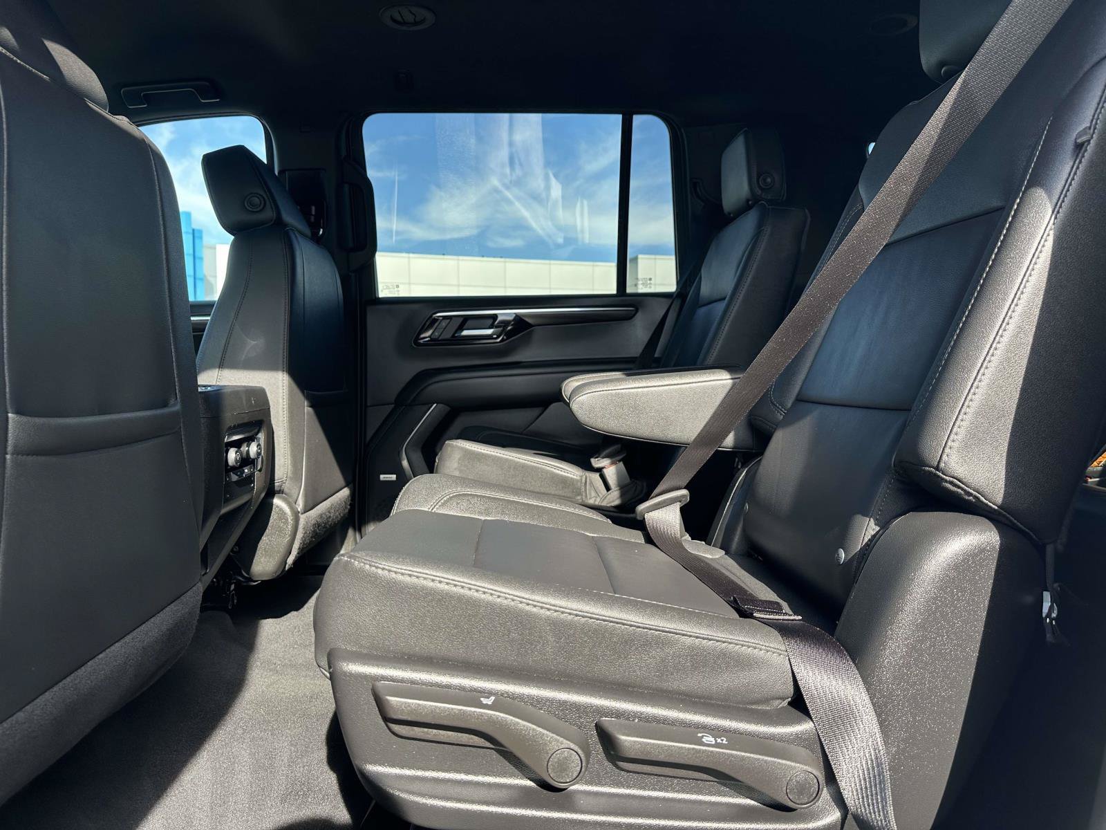 Used 2026 Chevrolet Suburban LT w/ Comfort Package AWD/4WD image 24