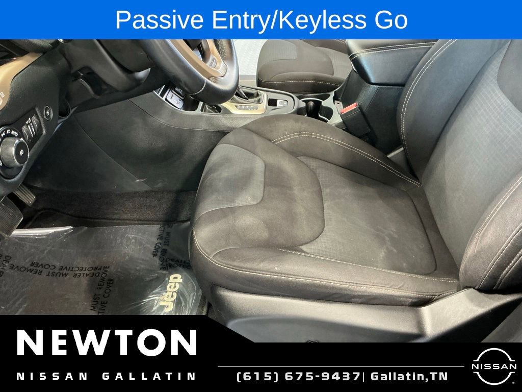 Used 2016 Jeep Cherokee Latitude w/ Comfort/Convenience Group FWD image 11