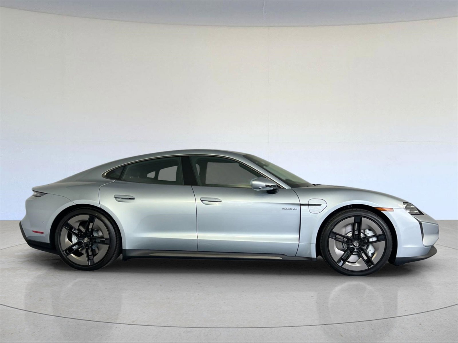 Used 2025 Porsche Taycan Turbo image 9