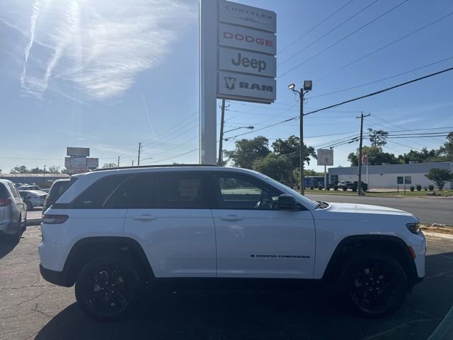New 2026 Jeep Grand Cherokee Altitude RWD image 2
