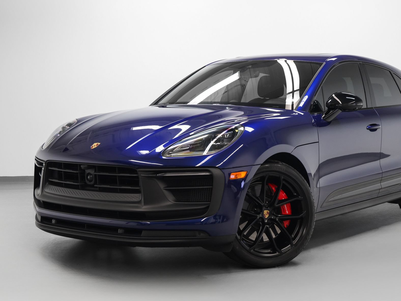 Certified 2024 Porsche Macan GTS w/ GTS Sport Package AWD/4WD image 7
