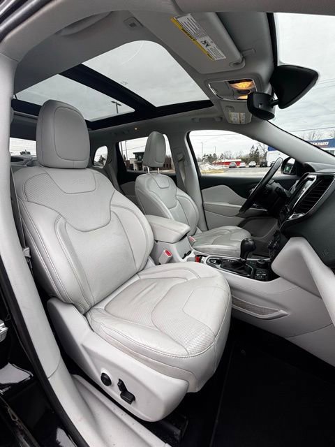 Used 2019 Jeep Cherokee Latitude Plus w/ Cold Weather Group image 14