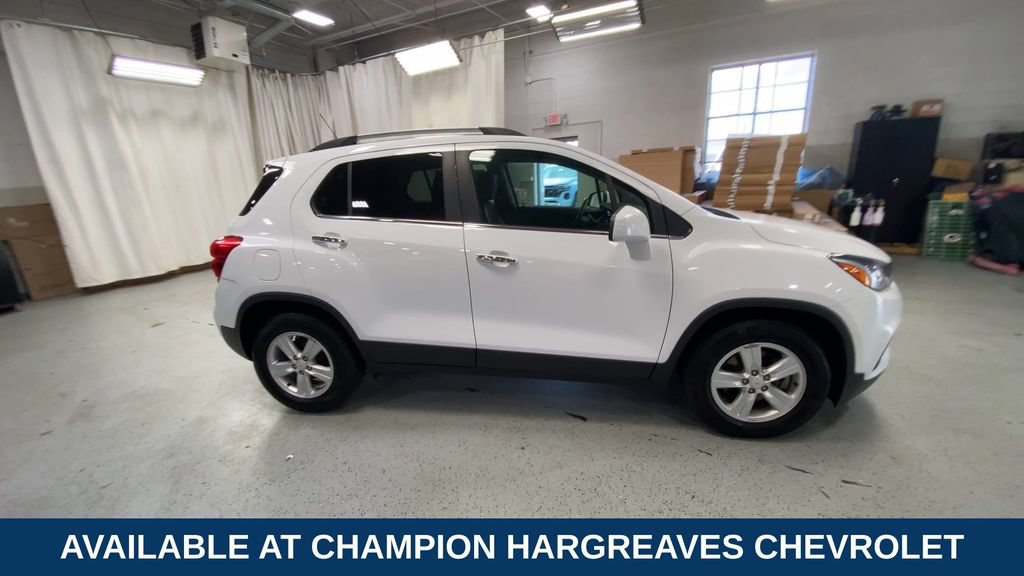 Used 2020 Chevrolet Trax LT w/ LT Convenience Package FWD image 11