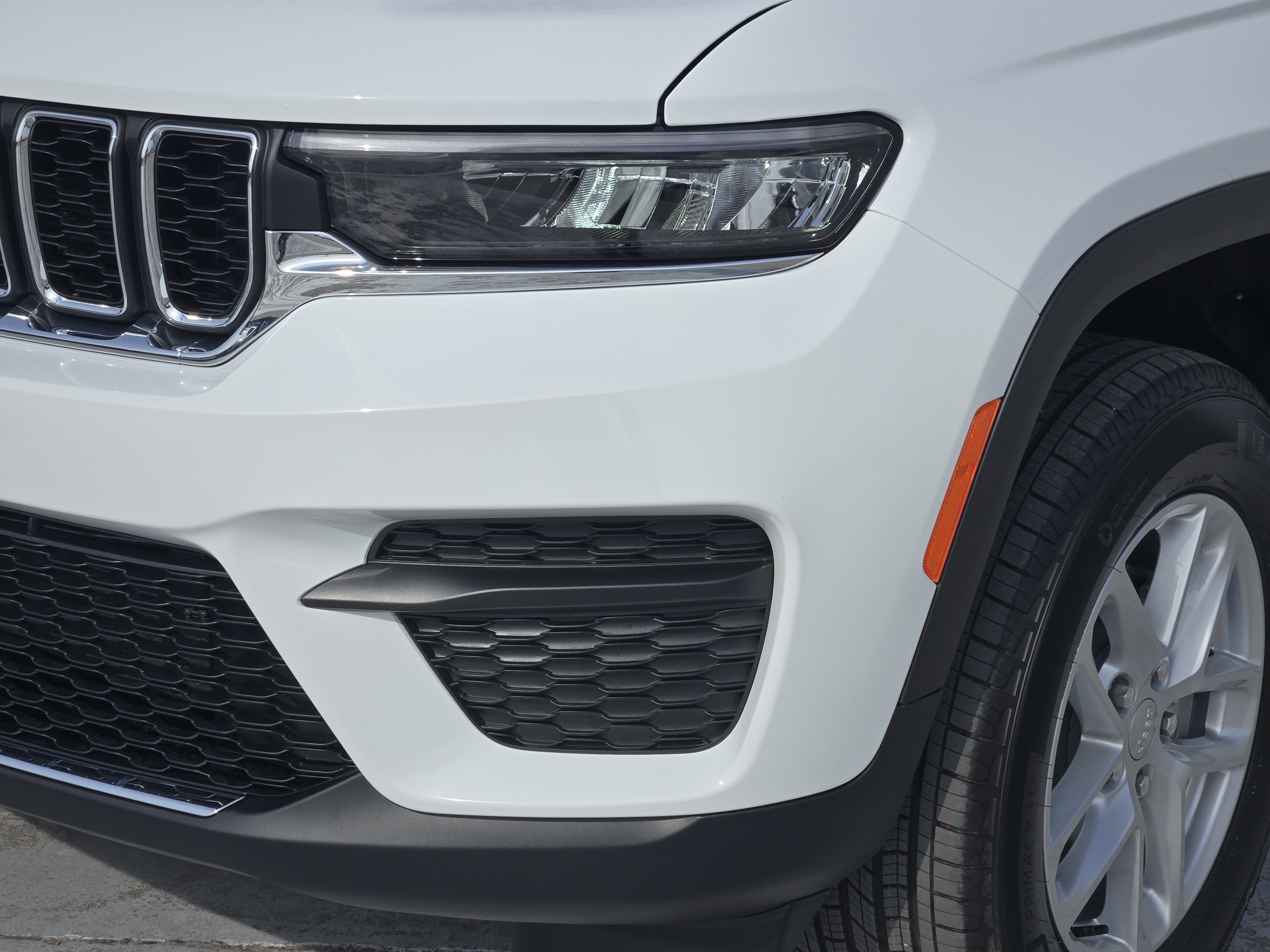 New 2026 Jeep Grand Cherokee Laredo image 6