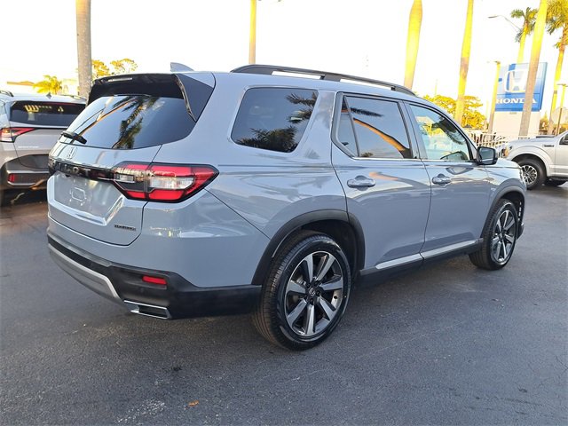 Certified 2024 Honda Pilot Touring image 6